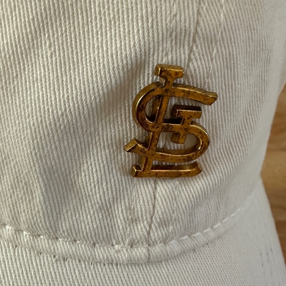 St. Louis Cardinals White Cap Hat Gold Metallic Script Gold Metal Logo Womens - Picture 2 of 13